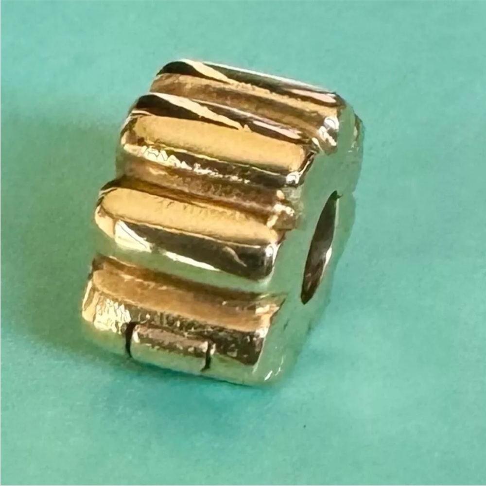 Authentic Pandora 14K Solid Gold Ribbed Clip Charms 750118